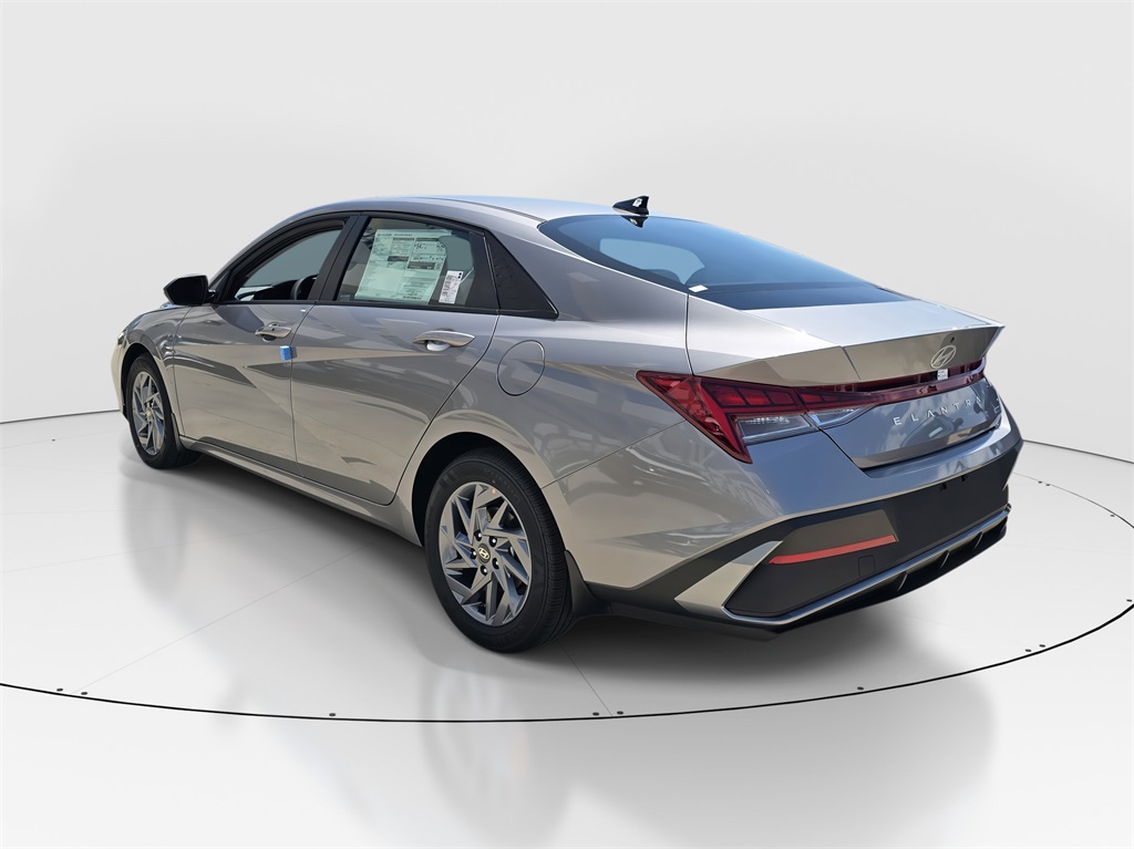 2025 Hyundai Elantra Hybrid photo 4