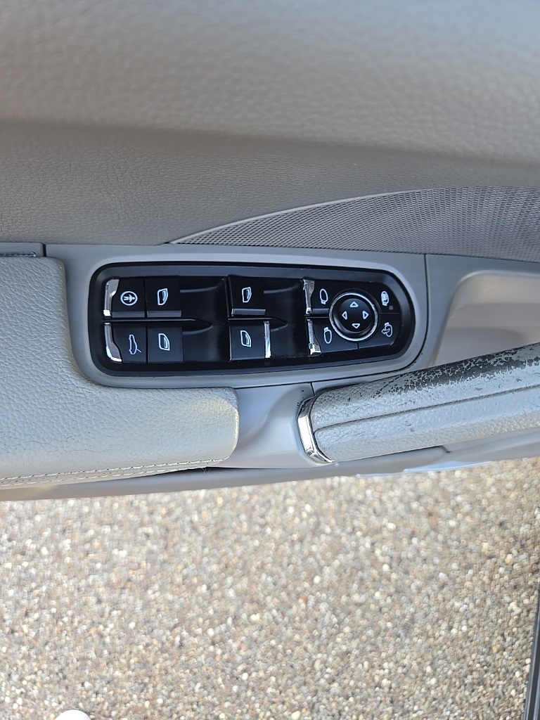 2013 Porsche Cayenne Base photo 12