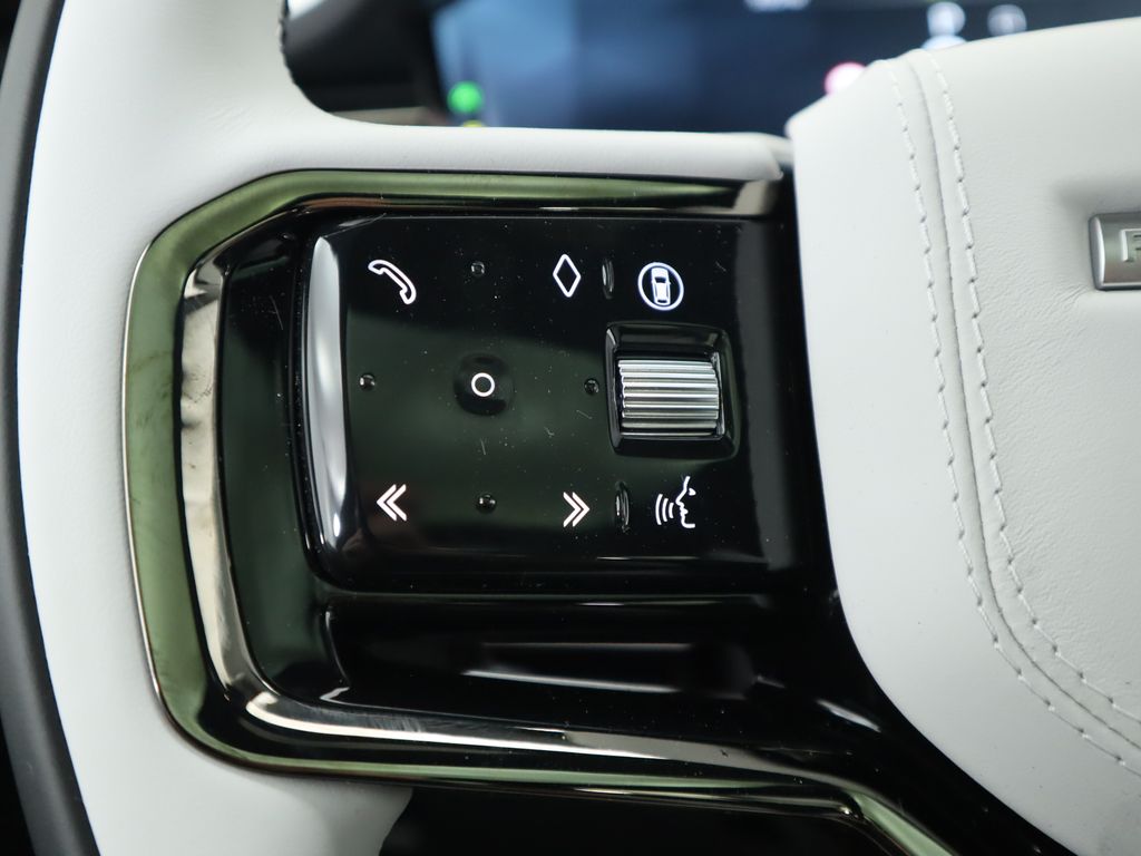 2025 Land Rover Range Rover Sport P530 Dynamic SE photo 9