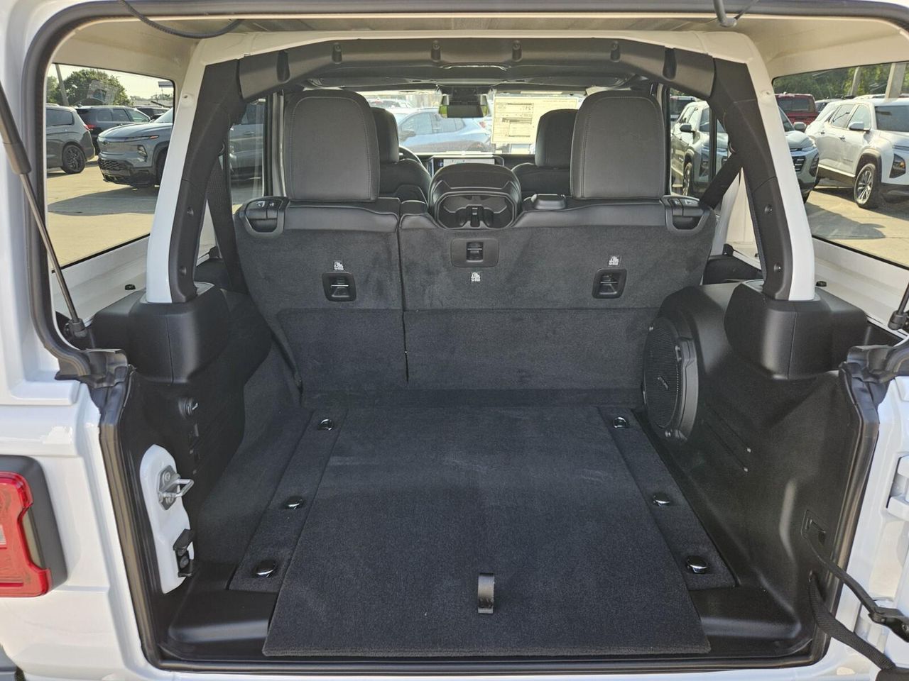 2025 Jeep Wrangler Sahara photo 13