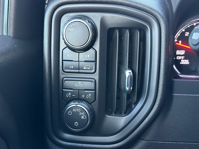 2024 Chevrolet Silverado 1500 Custom photo 17