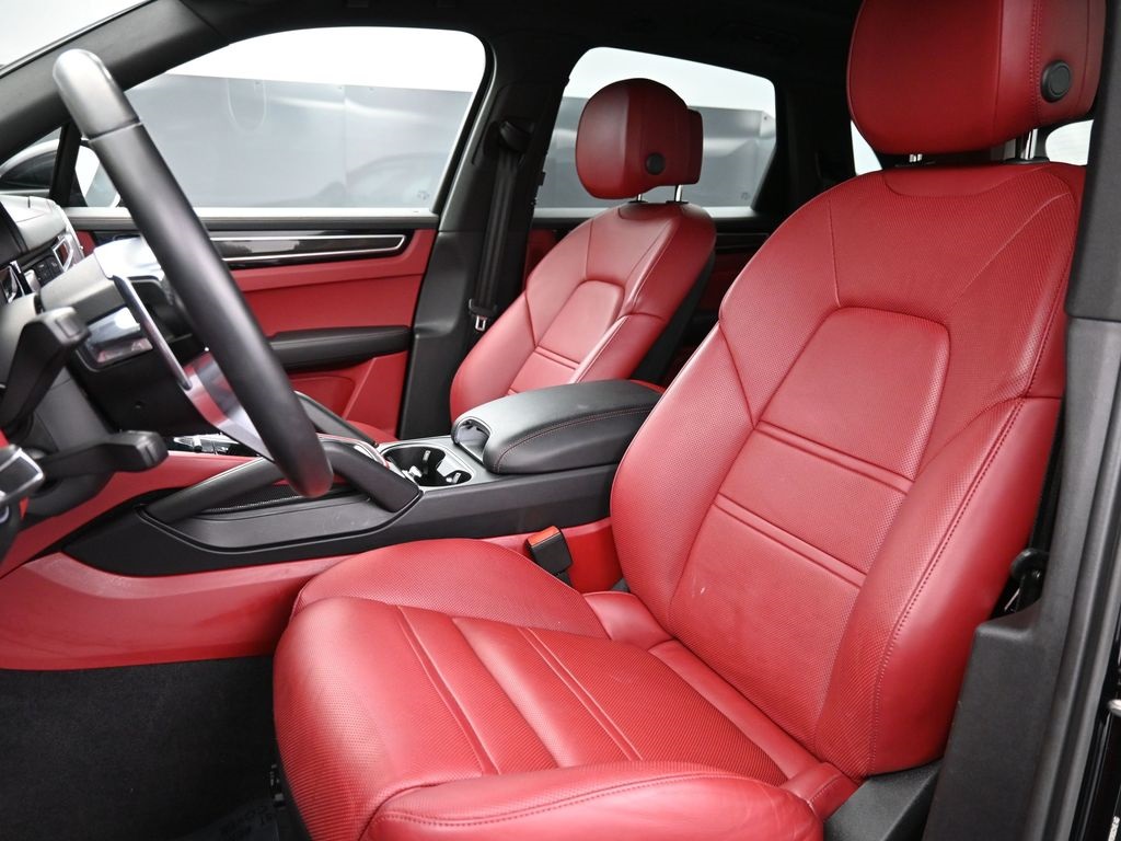 2023 Porsche Cayenne Base photo 3