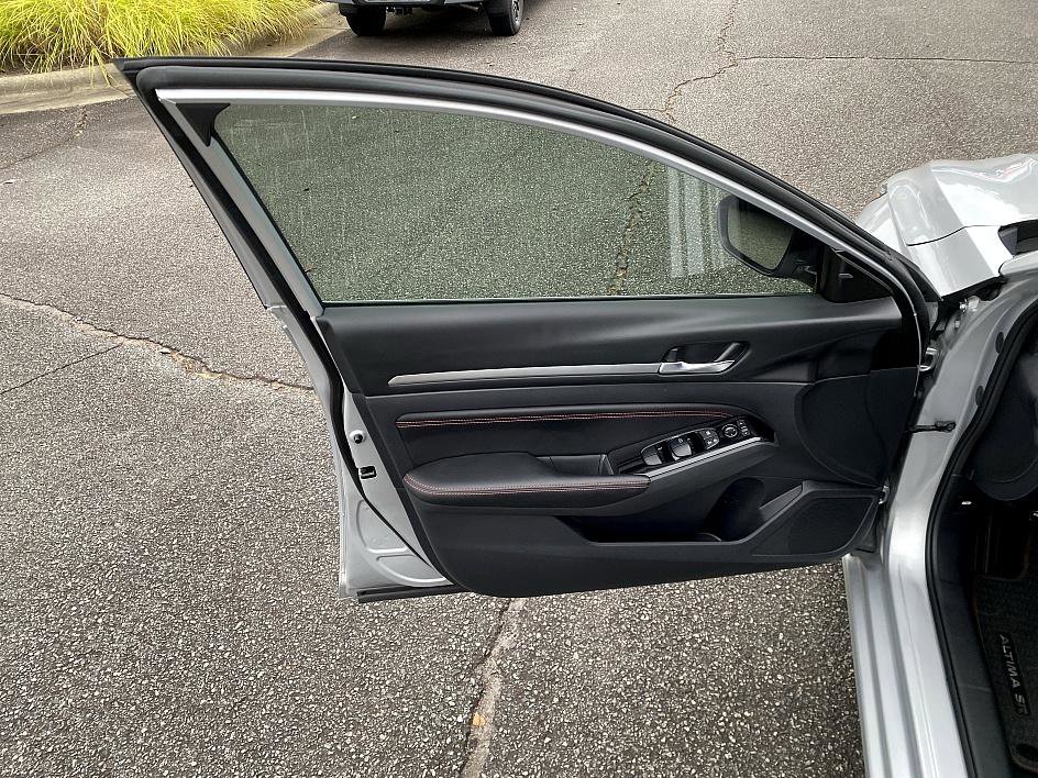 2023 Nissan Altima 2.5 SR photo 7