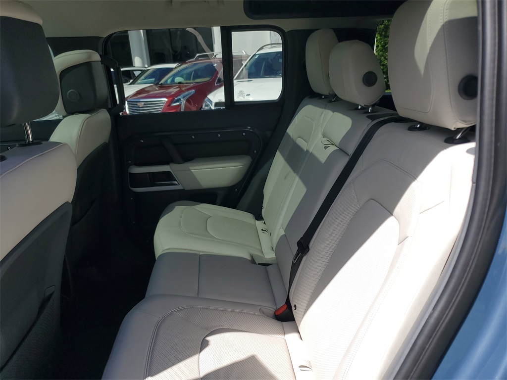 2024 Land Rover Defender 110 S photo 11