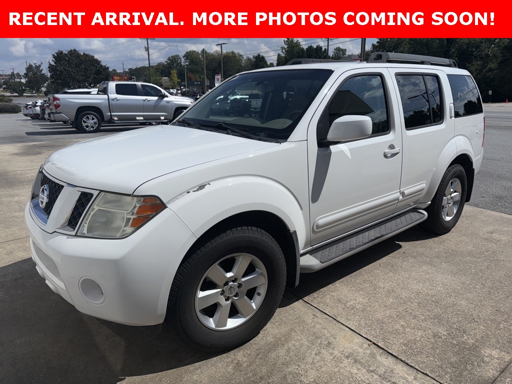 2012 Nissan Pathfinder SV photo 2