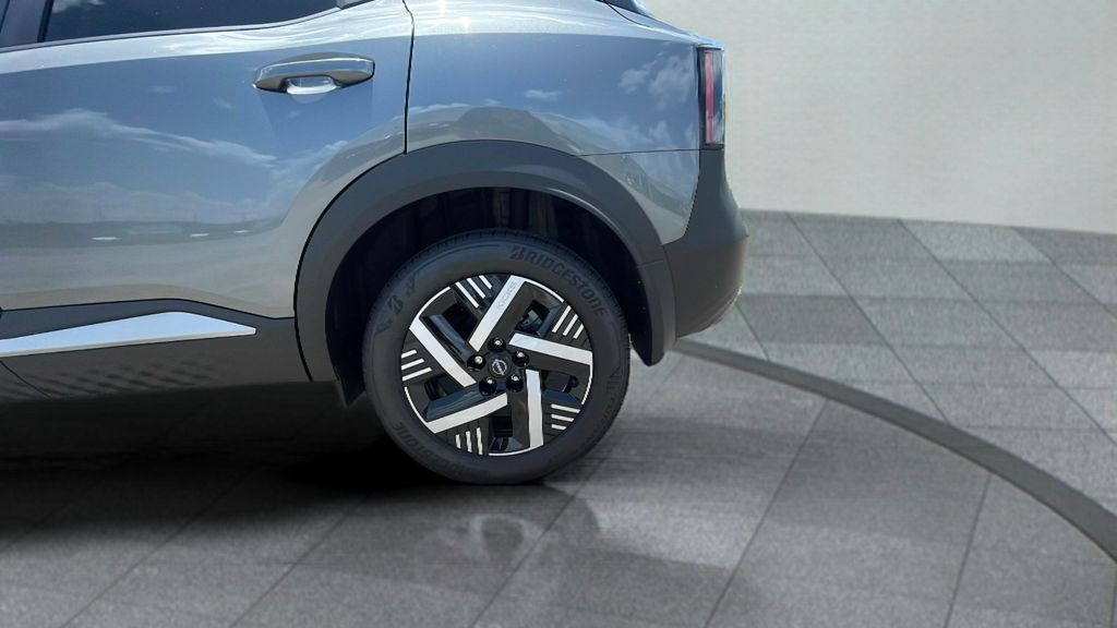 2025 Nissan Kicks SV photo 18