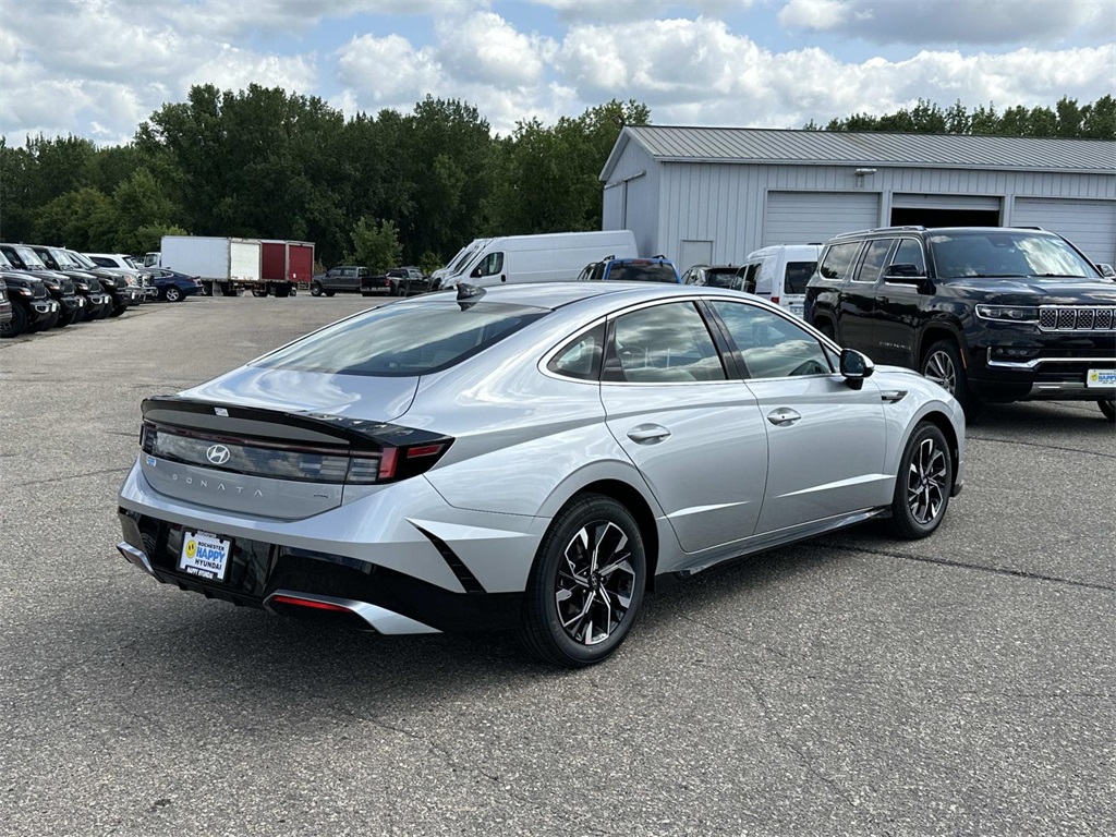 2024 Hyundai Sonata SEL photo 3