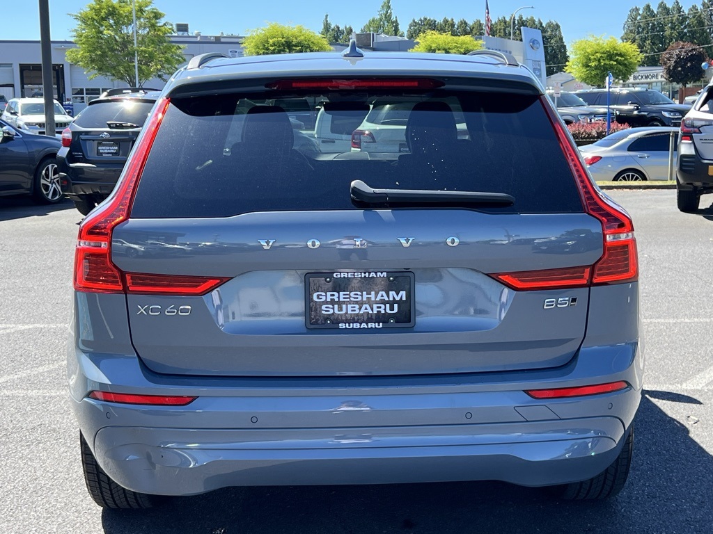 2022 Volvo XC60 B5 Momentum photo 4