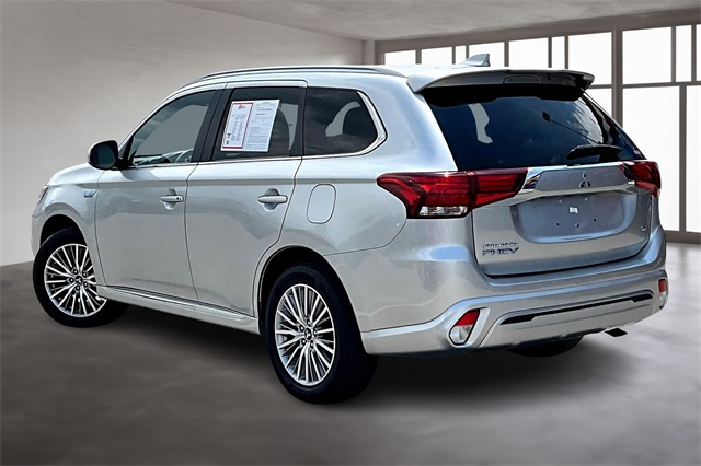 2022 Mitsubishi Outlander PHEV LE photo 14
