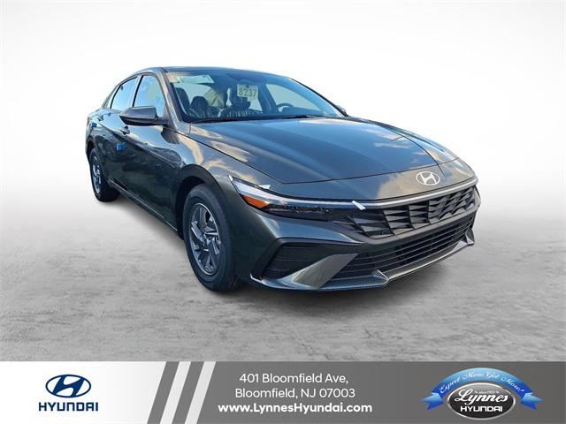 2026 Hyundai Elantra SE's photo