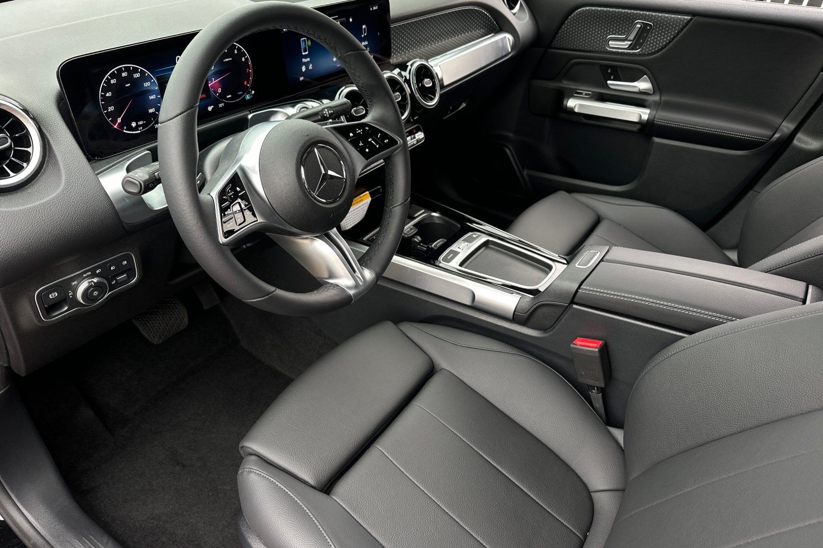 2025 Mercedes Benz GLB 250 photo 7