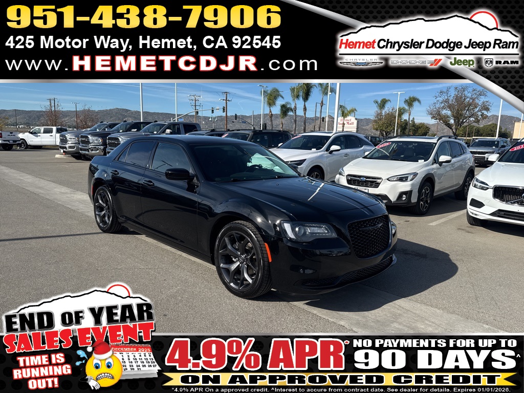 2022 Chrysler 300 Touring's photo