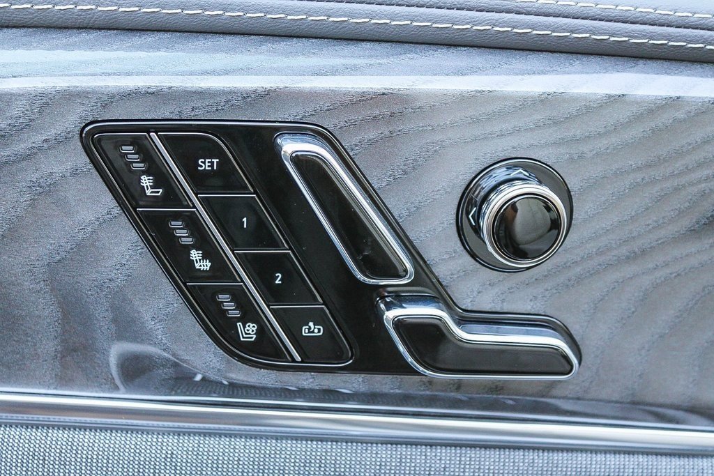2025 Cadillac Escalade IQ Luxury photo 21
