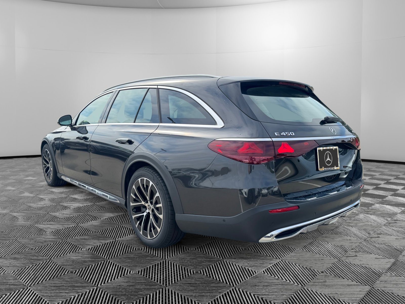 2025 Mercedes Benz E 450 4MATIC All-Terrain Wagon photo 3