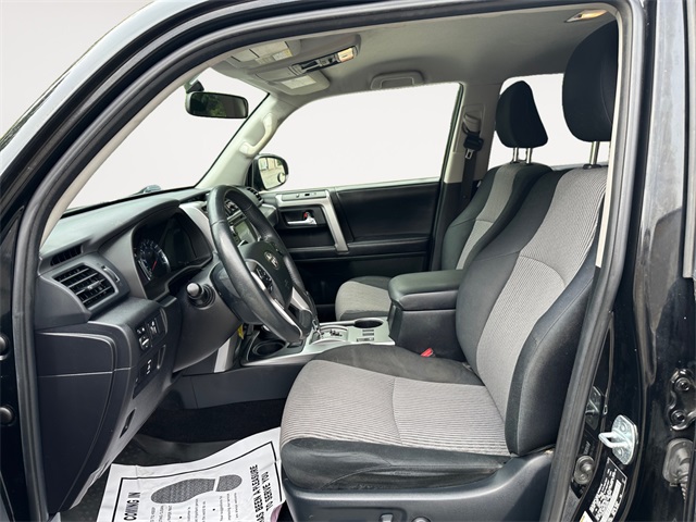 2018 Toyota 4Runner SR5 photo 9
