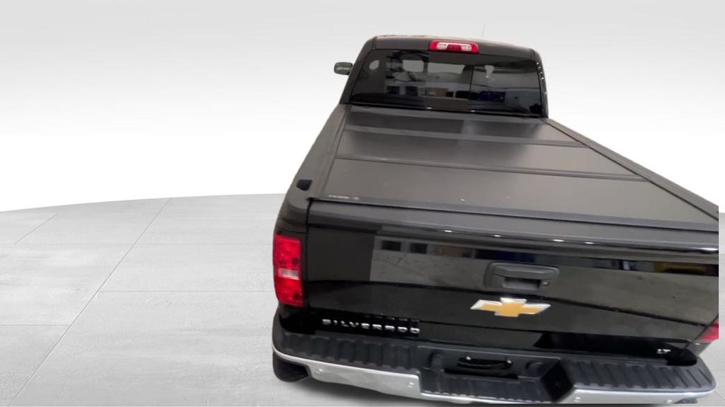 2018 Chevrolet Silverado 1500 LT photo 3