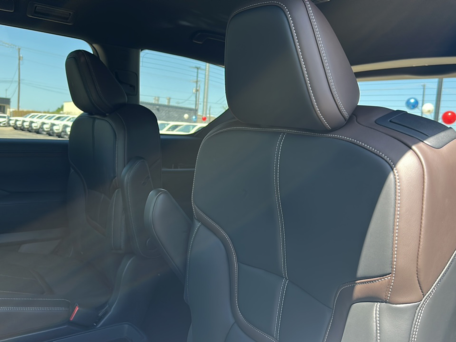 2025 Nissan Armada SL photo 9