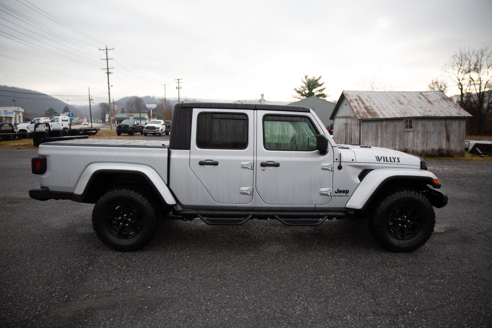 2022 Jeep Gladiator Willys photo 2