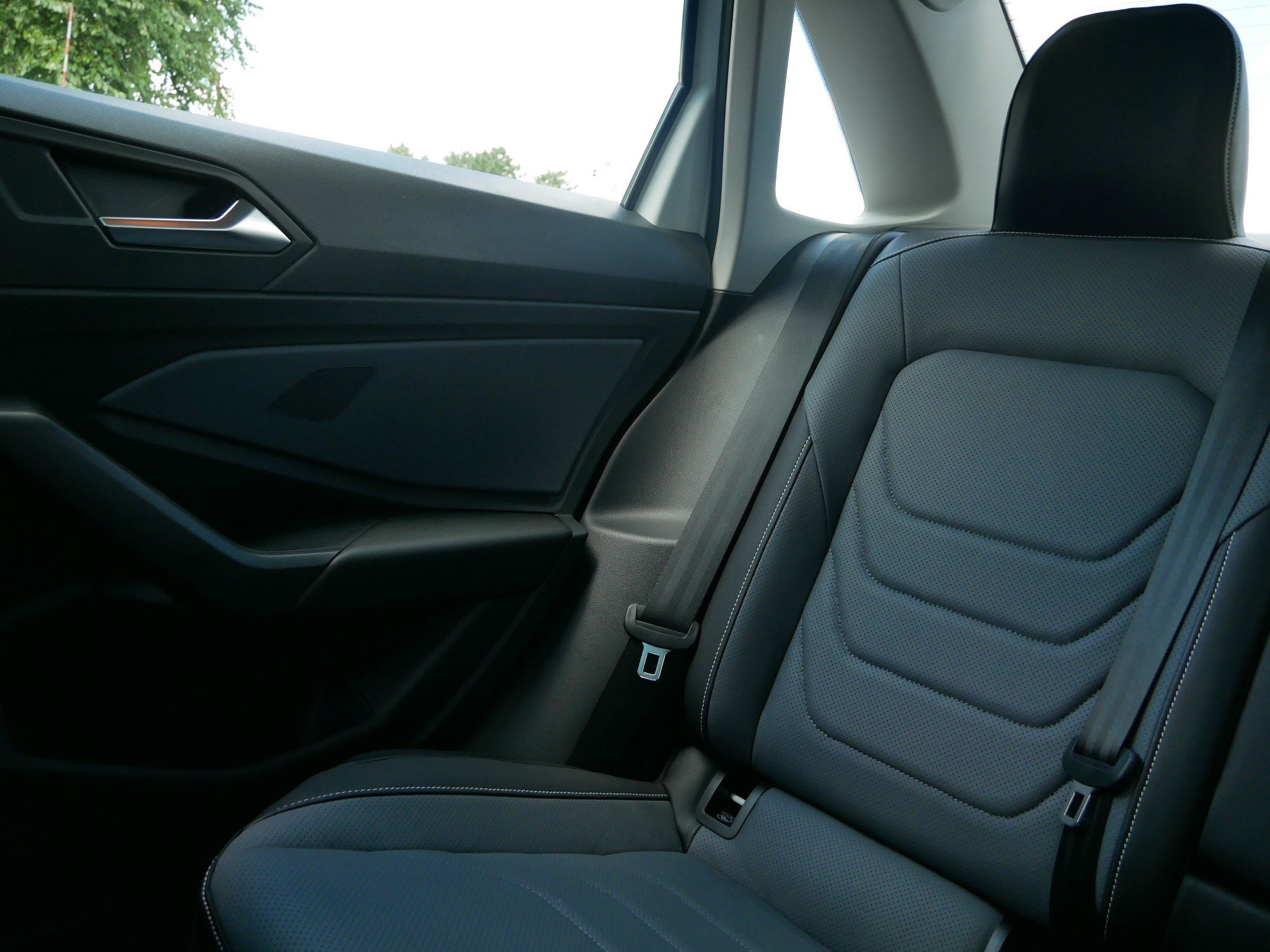 2025 Volkswagen Jetta SEL photo 12