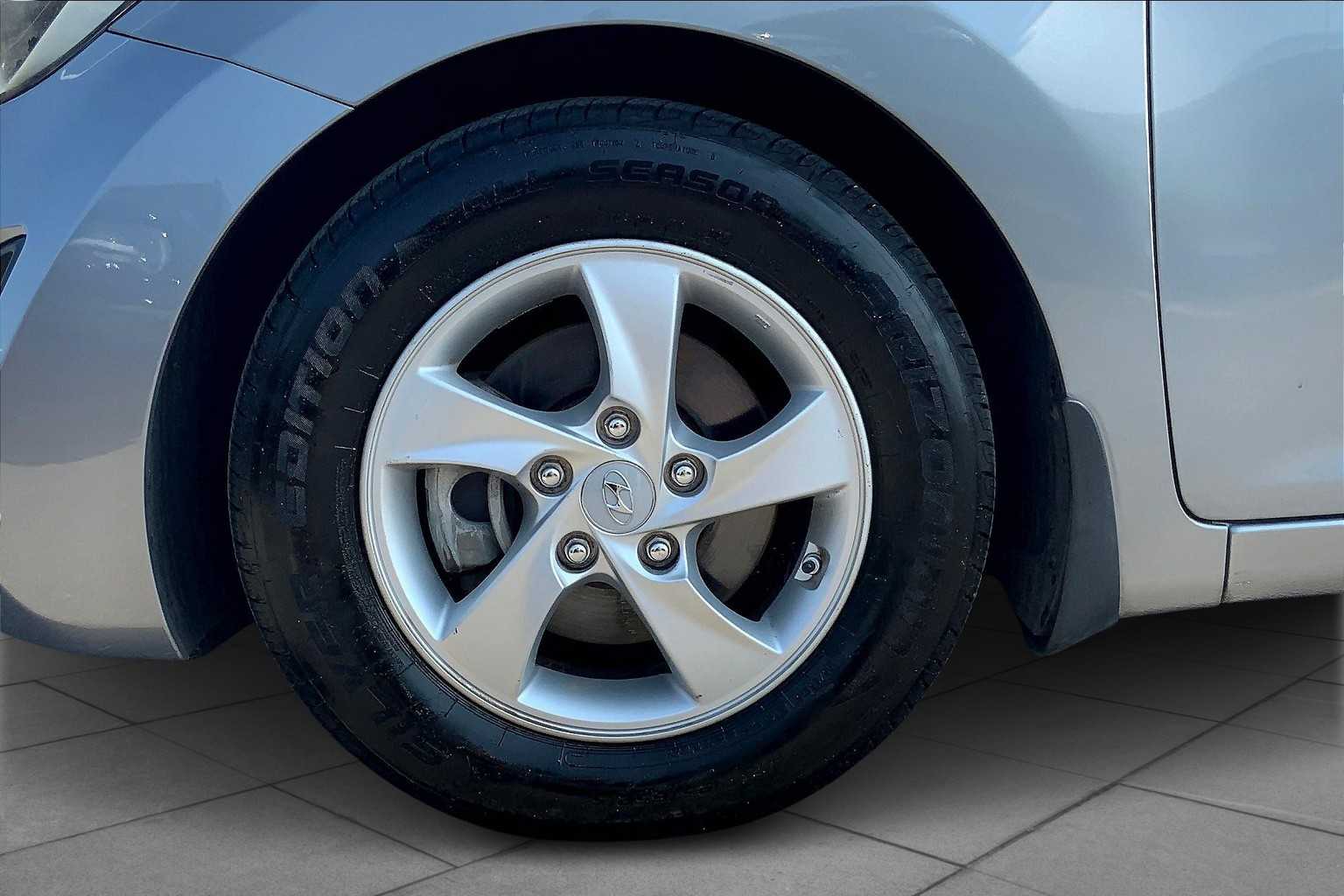 2014 Hyundai Elantra SE photo 9