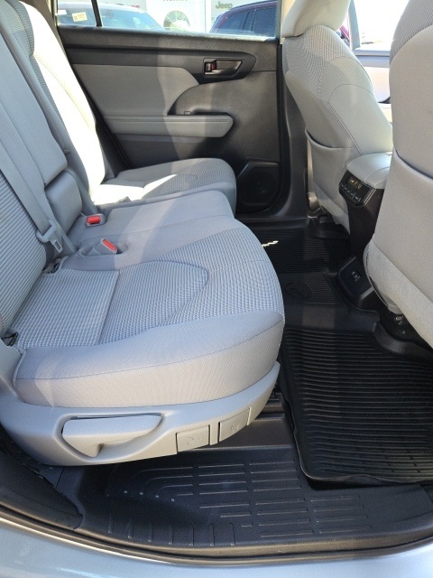 2021 Toyota Highlander L photo 35