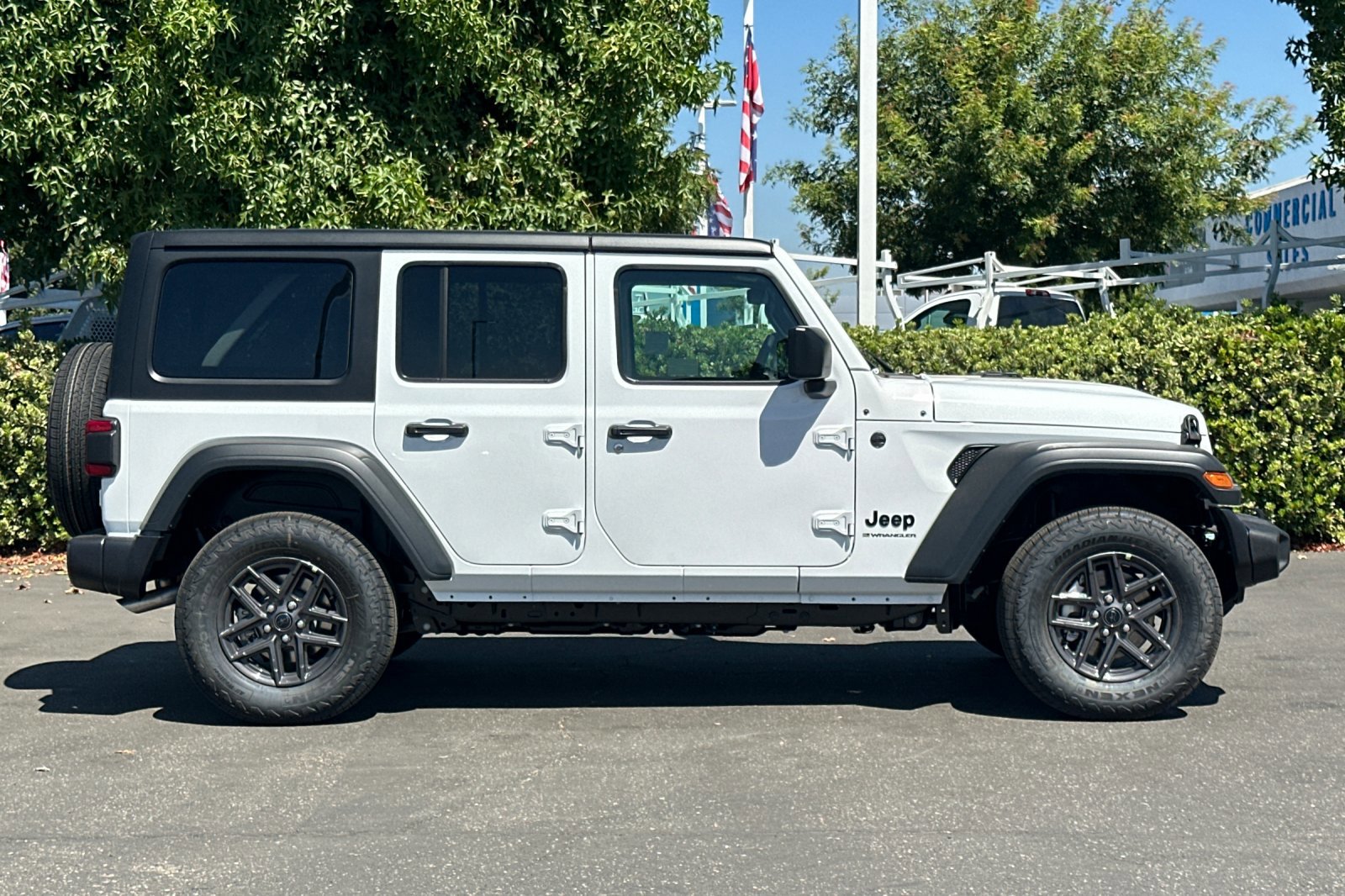 2025 Jeep Wrangler Sport S photo 3