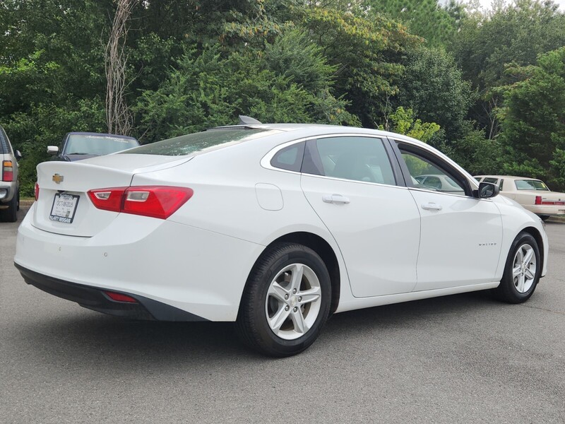 2020 Chevrolet Malibu LS photo 2