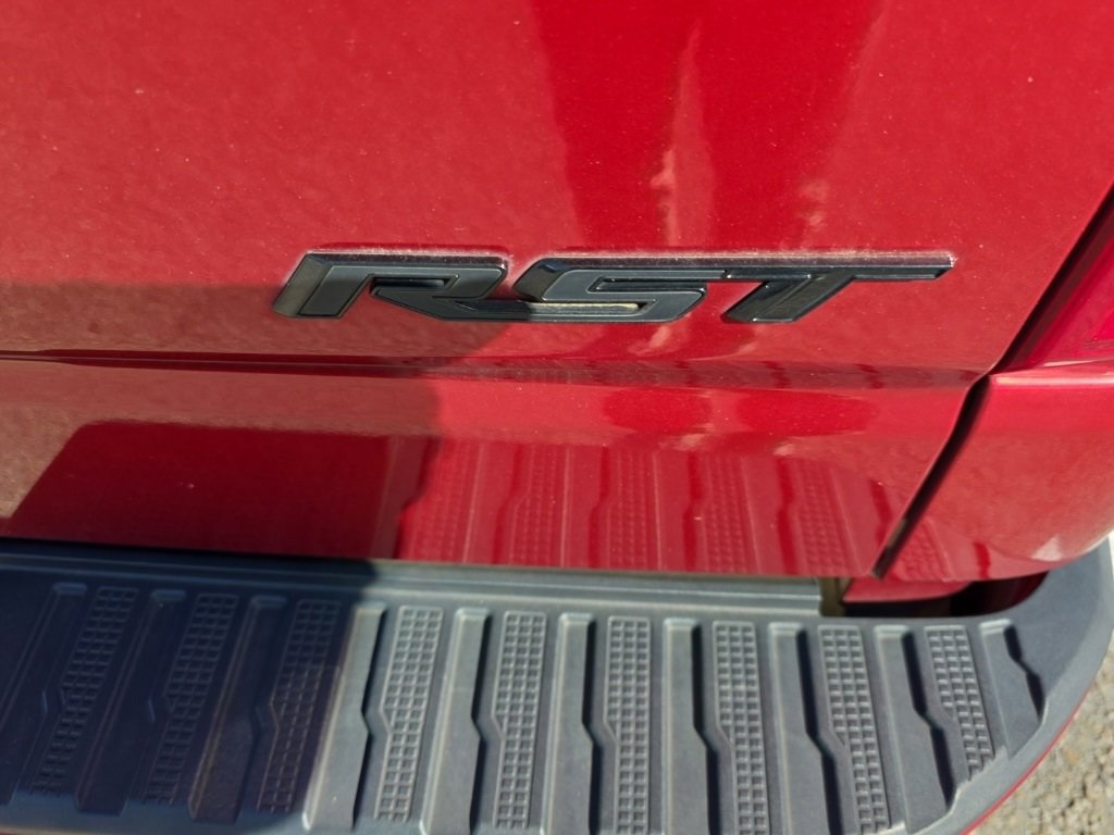 2023 Chevrolet Silverado 1500 RST photo 2