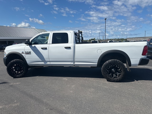 2017 Ram 2500 Tradesman photo 3