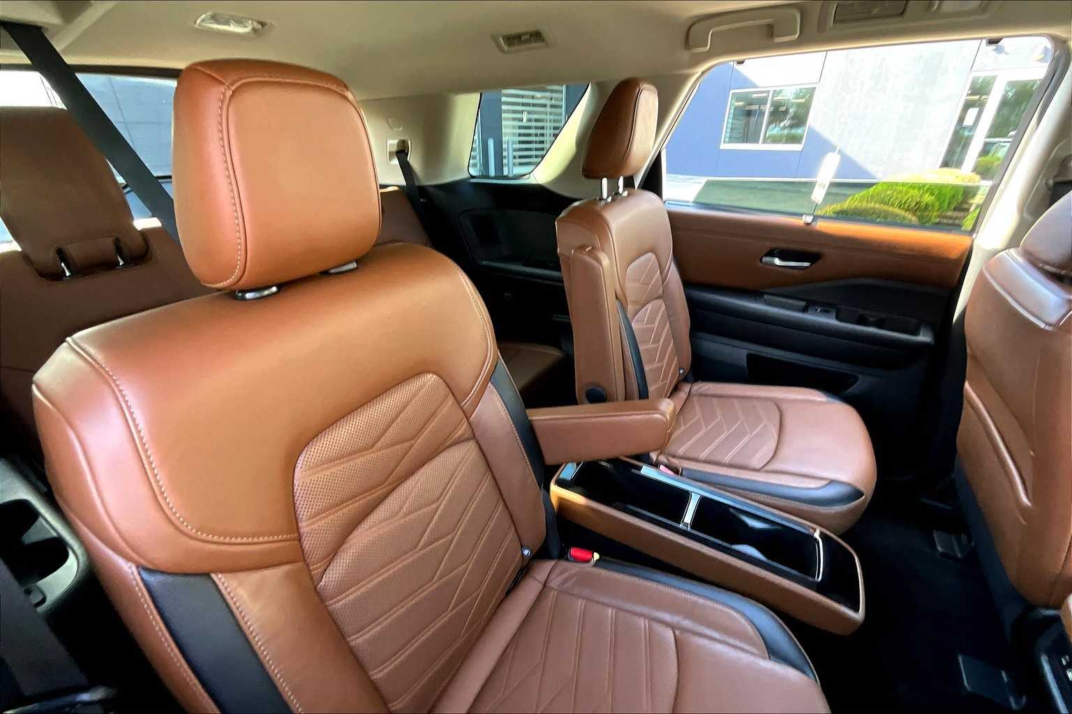 2022 Nissan Pathfinder Platinum photo 17
