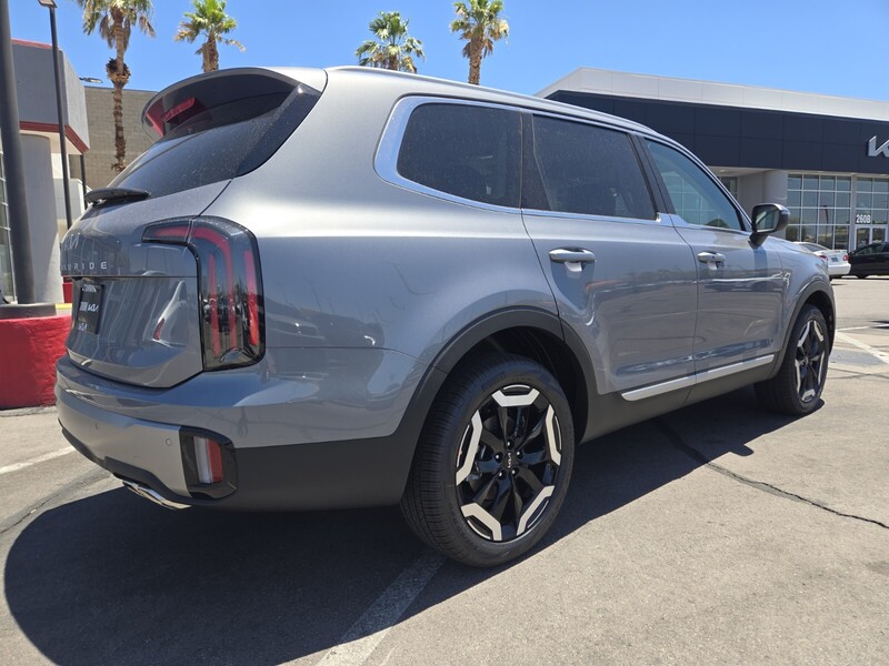 2025 Kia Telluride EX photo 3