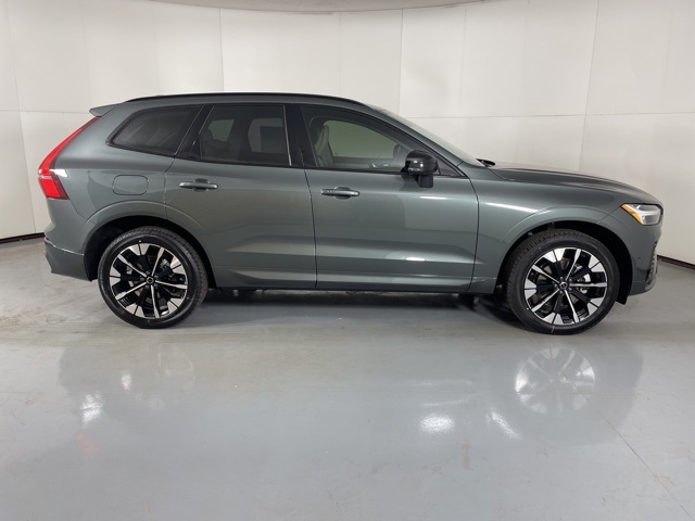 2026 Volvo XC60 photo 9