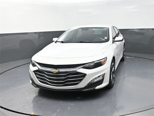 2023 Chevrolet Malibu 1LT photo 2