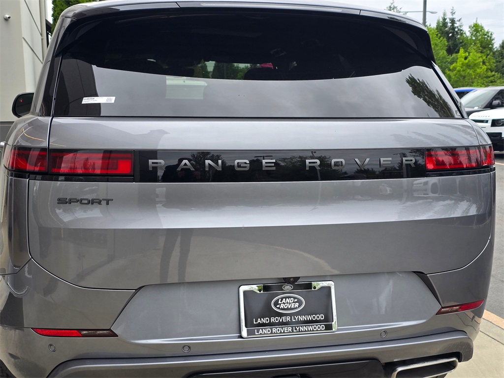 2025 Land Rover Range Rover Sport SE photo 9