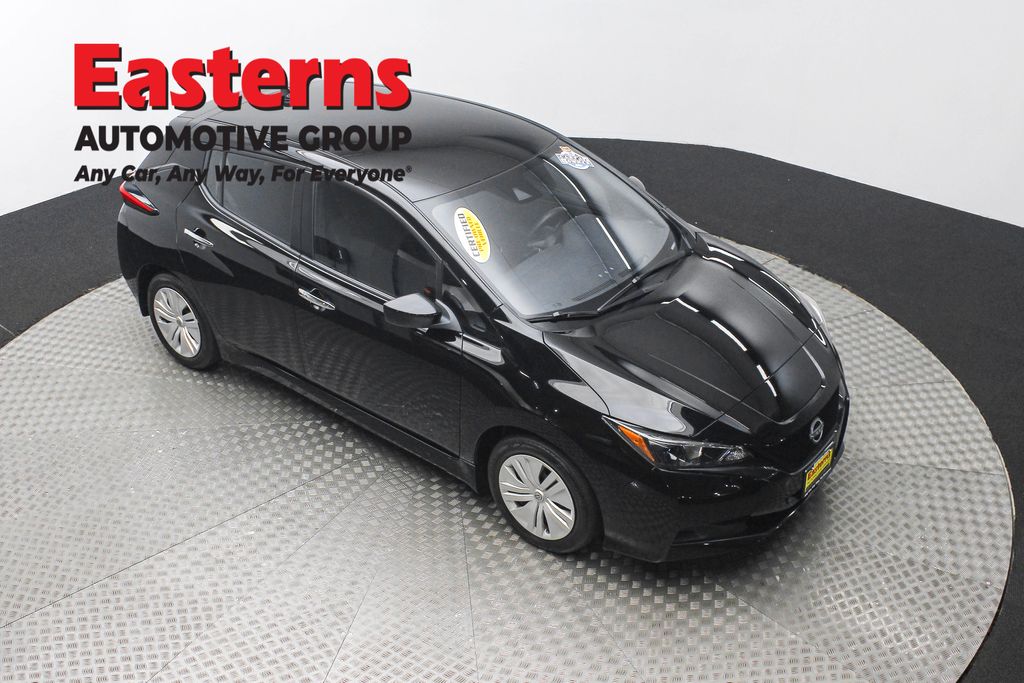2023 Nissan Leaf S photo 3