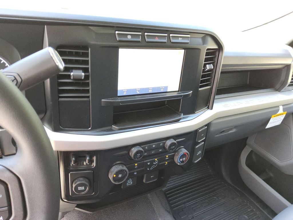 2024 Ford F-550 photo 13