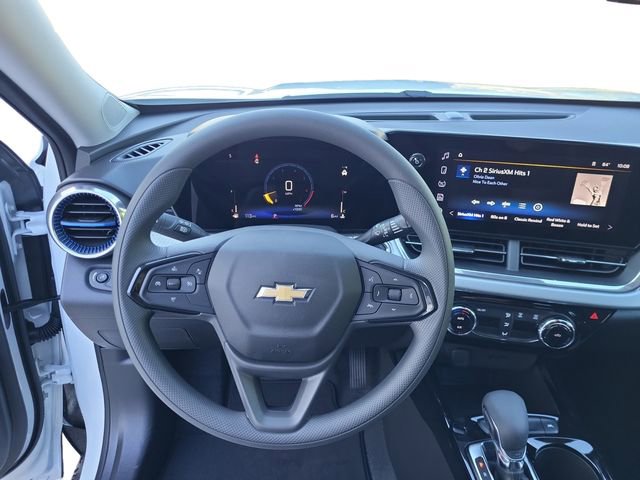 2025 Chevrolet Trax LT photo 17
