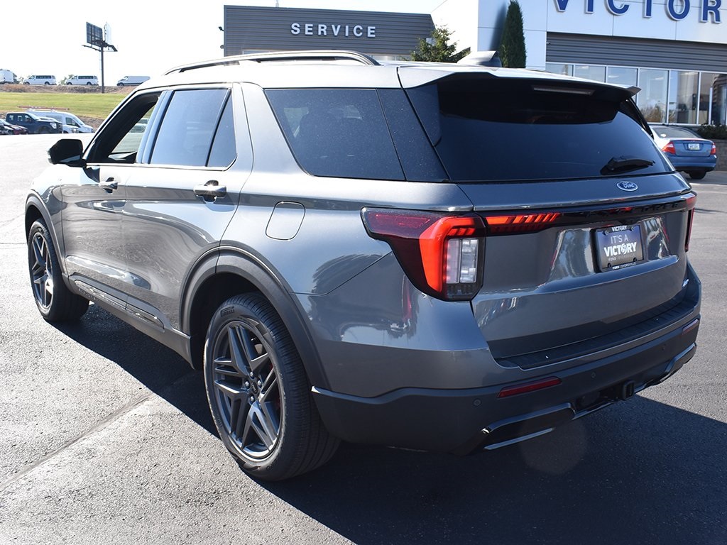 2026 Ford Explorer ST-Line photo 3
