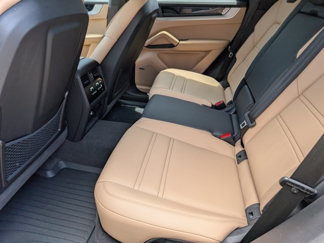2024 Porsche Cayenne photo 29