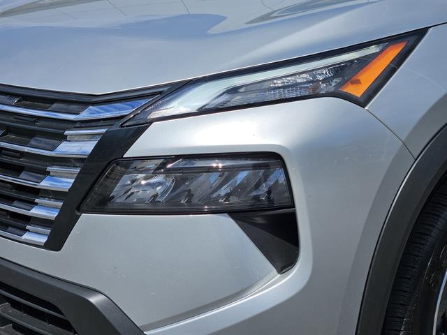 2024 Nissan Rogue SV photo 5