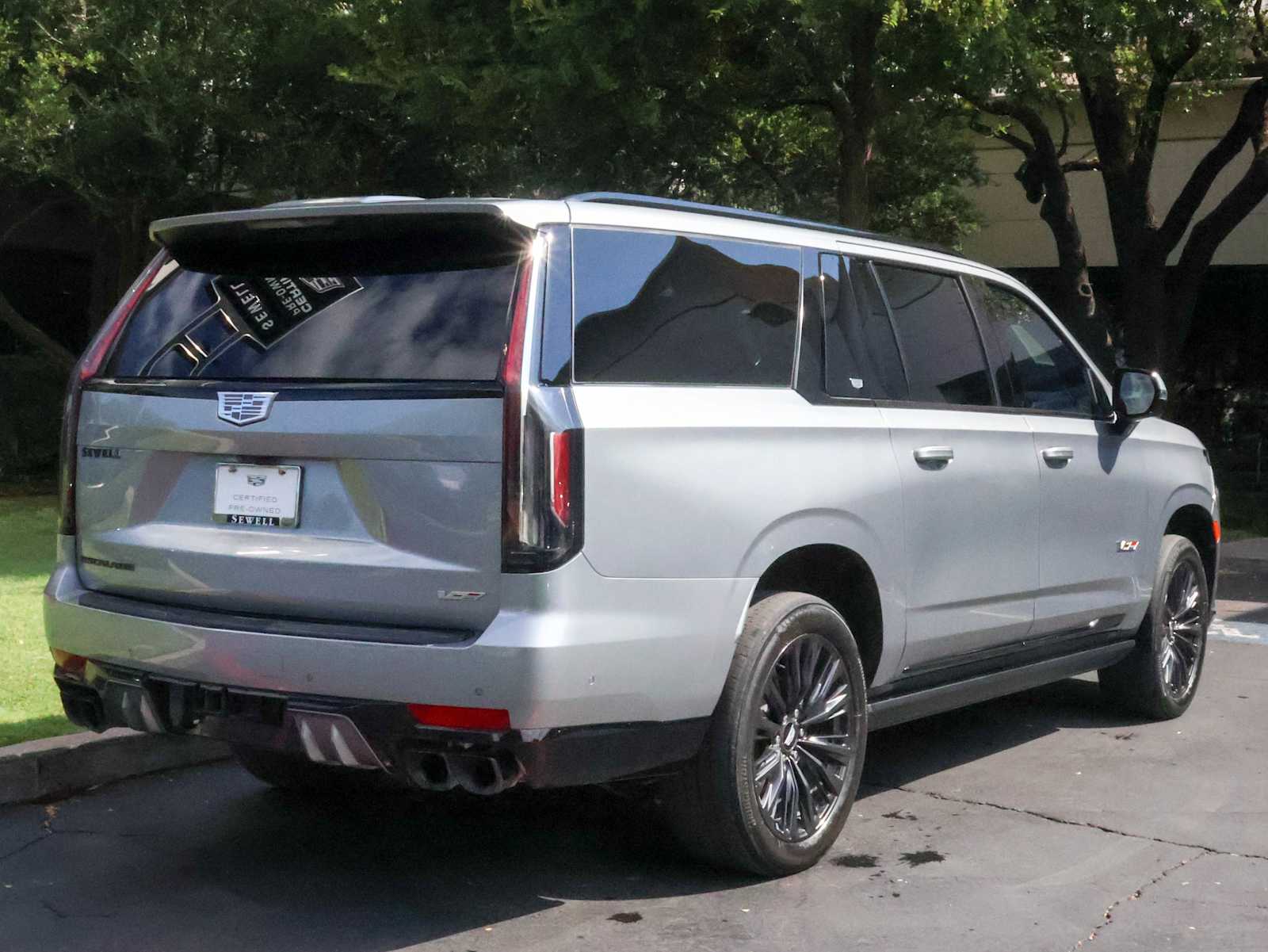 2024 Cadillac Escalade ESV V-Series photo 4
