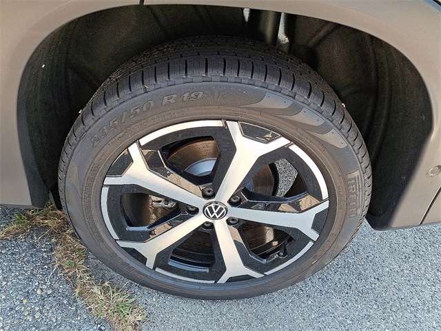 2025 Volkswagen Tiguan SE photo 4