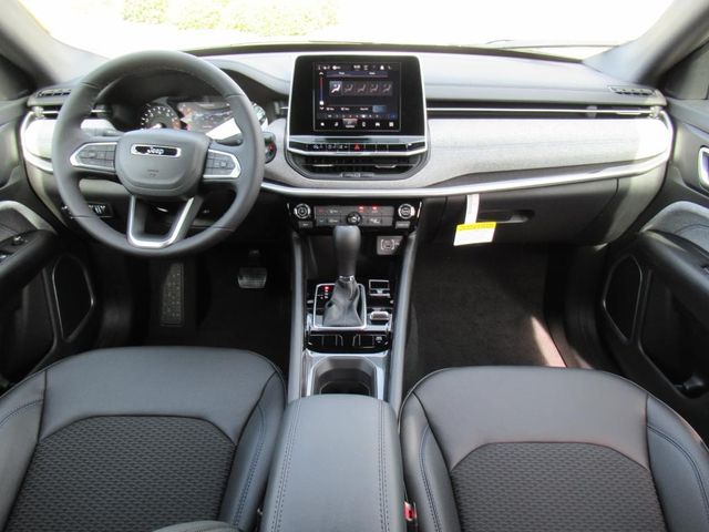 2025 Jeep Compass Latitude photo 11