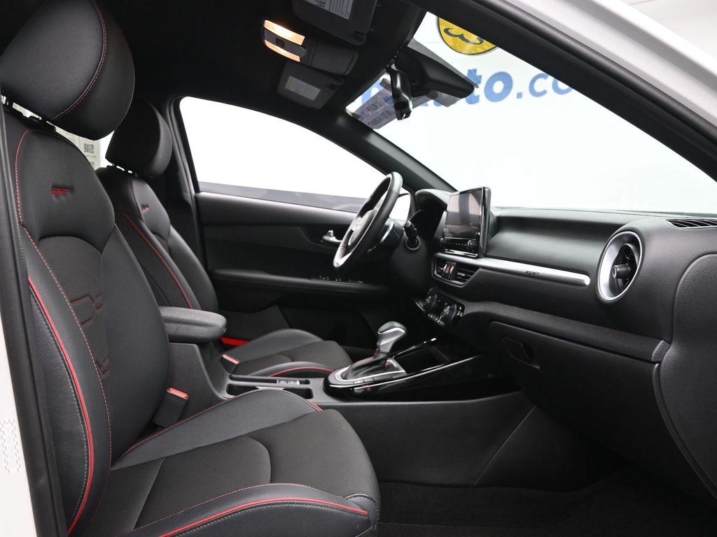 2023 Kia Forte GT photo 5