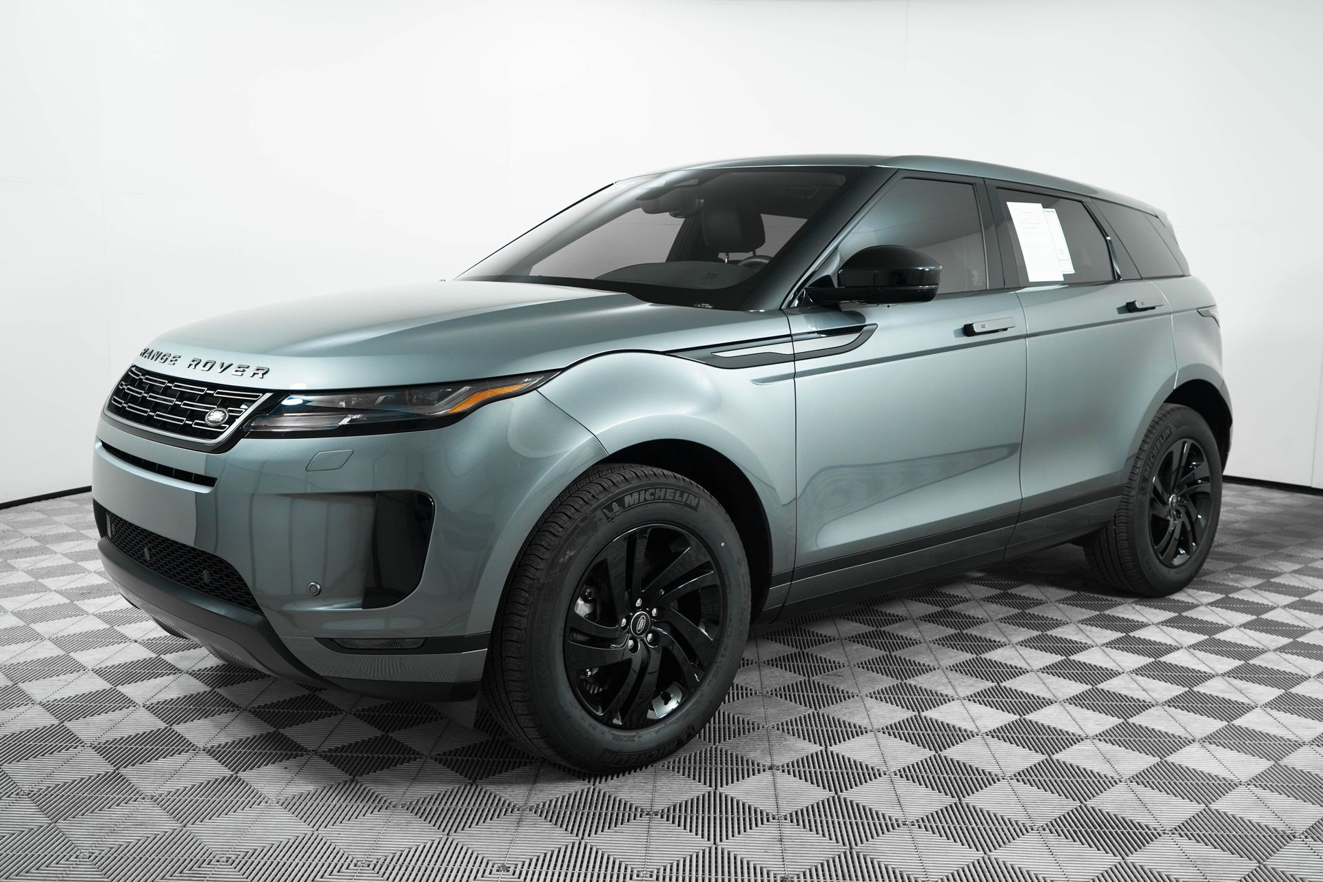 2025 Land Rover Range Rover Evoque S photo 3