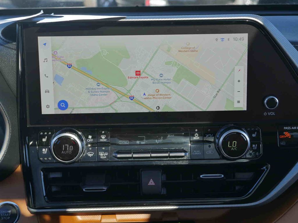 2023 Toyota Highlander LE photo 4