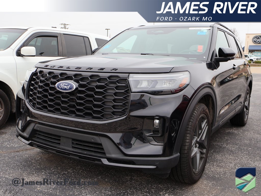 2025 Ford Explorer ST-LINE's photo