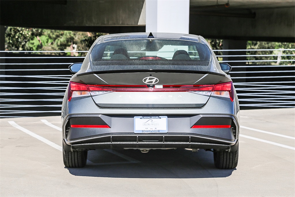 2025 Hyundai Elantra SEL Sport photo 5