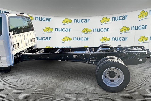 2025 Ford F-600 photo 4