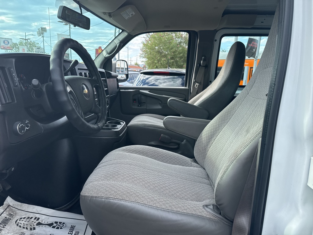 2014 Chevrolet Express 1500 Work Van photo 3